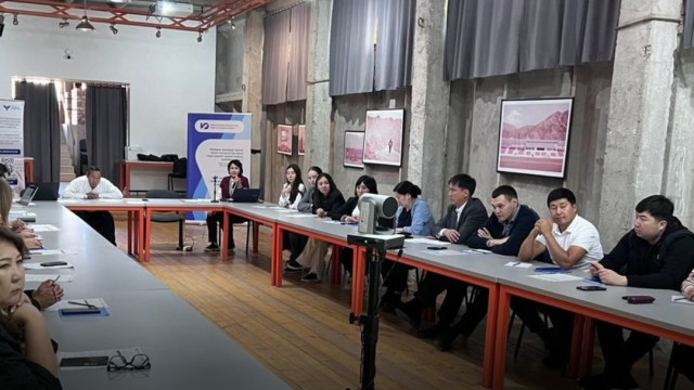 Көмөкчү юристтердин юридикалык кызматтарын өнүктүрүү жана жарандардын укуктарын коргоо боюнча тренинг